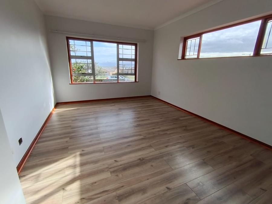3 Bedroom Property for Sale in Heiderand Western Cape